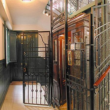 Hostal Santa Isabel Madrid Bagian luar foto