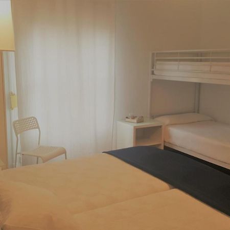 Hostal Santa Isabel Madrid Bagian luar foto
