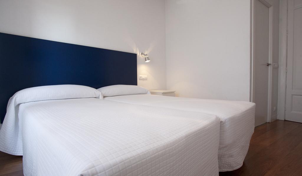 Hostal Santa Isabel Madrid Bagian luar foto