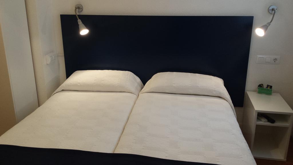 Hostal Santa Isabel Madrid Bagian luar foto
