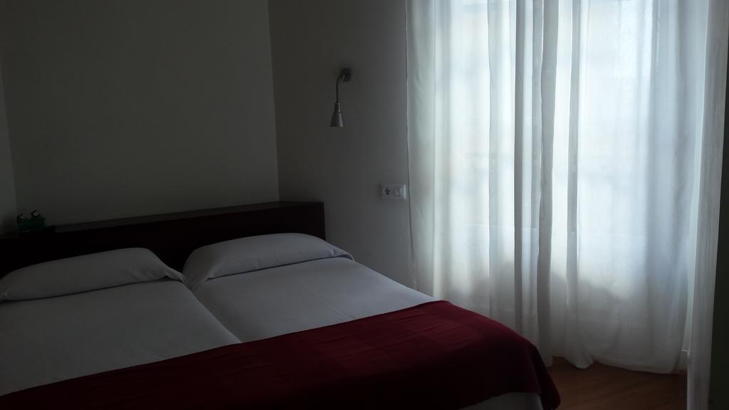 Hostal Santa Isabel Madrid Bagian luar foto