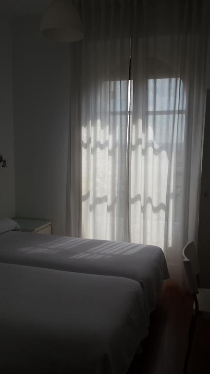 Hostal Santa Isabel Madrid Bagian luar foto