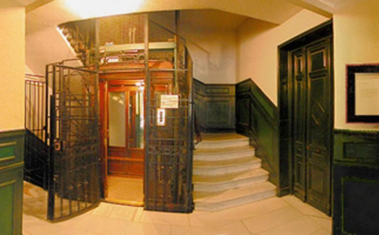 Hostal Santa Isabel Madrid Bagian luar foto