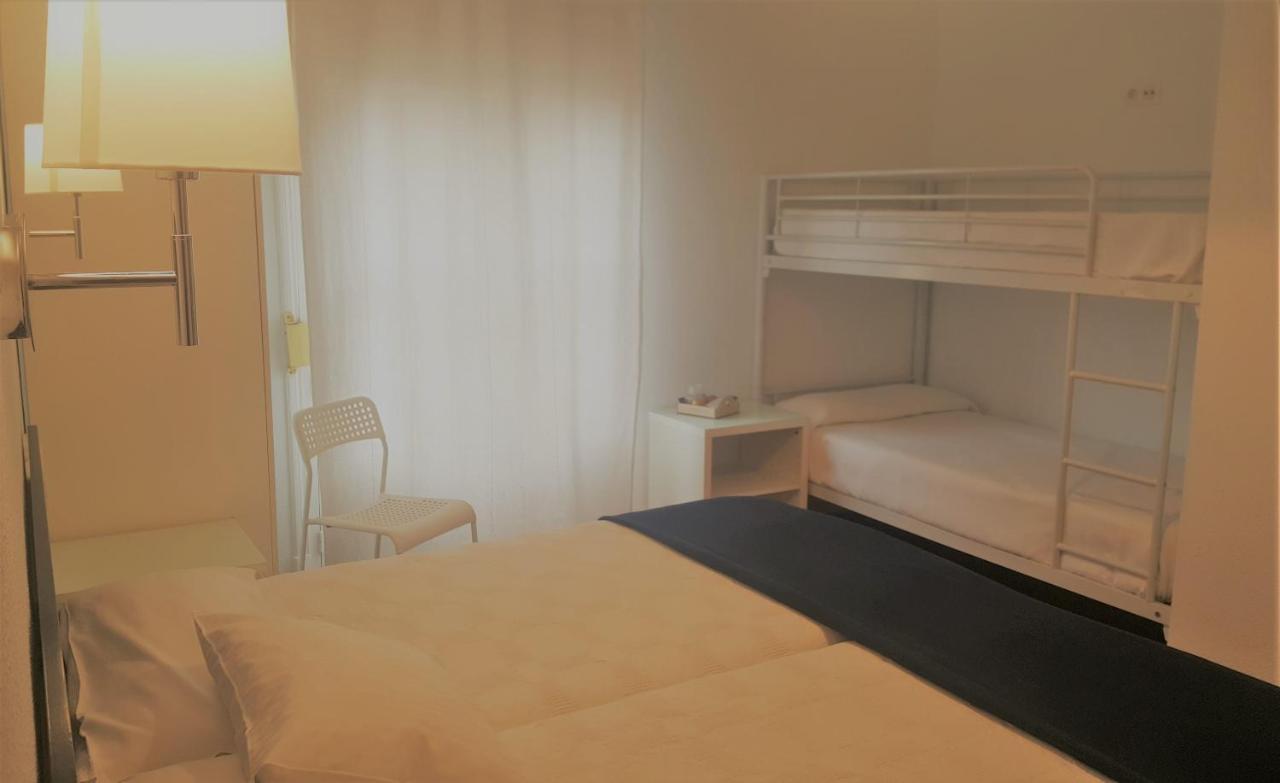 Hostal Santa Isabel Madrid Bagian luar foto