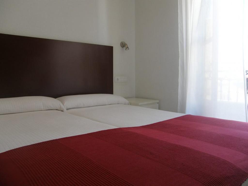 Hostal Santa Isabel Madrid Ruang foto